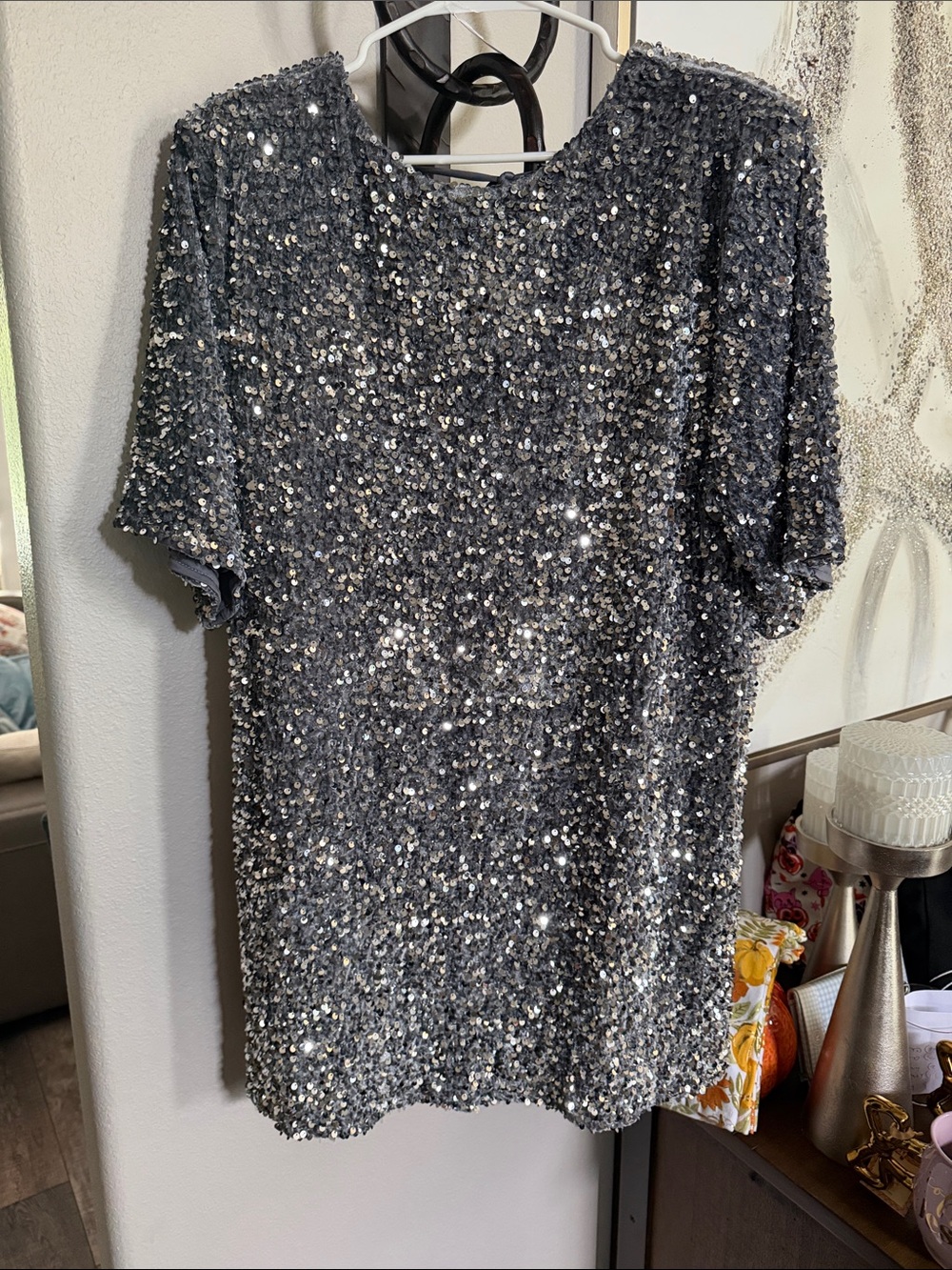 Selfie Leslie Silver Sequin Short Sleeve Dress ptp 20 length 34 nwt